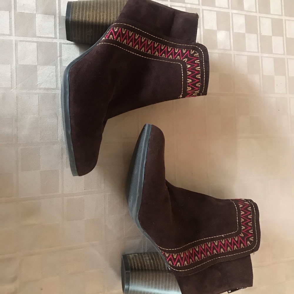 Boot Ankle Bootie Brown Suede 3” Block Heel EUC‎